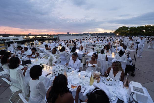 Diner en Blanc returns to New York City NEW YORK, UNITED STATES - OCTOBER 01: Hundreds of guests dressed in white gather at Pier 84 in Manhattan for New York City’s annual Diner en Blanc, in United States on October 01, 2026. Originating in Paris in 1988 and now staged across major global cities, the secretive pop-up event brings attendees together for an evening of open-air dining, music, and dancing along the Hudson River waterfront. Lokman Vural Elibol Anadolu New York United States. Editorial use only. Please get in touch for any other usage.  Copyright: x2026xAnadoluxLokmanxVuralxElibolx