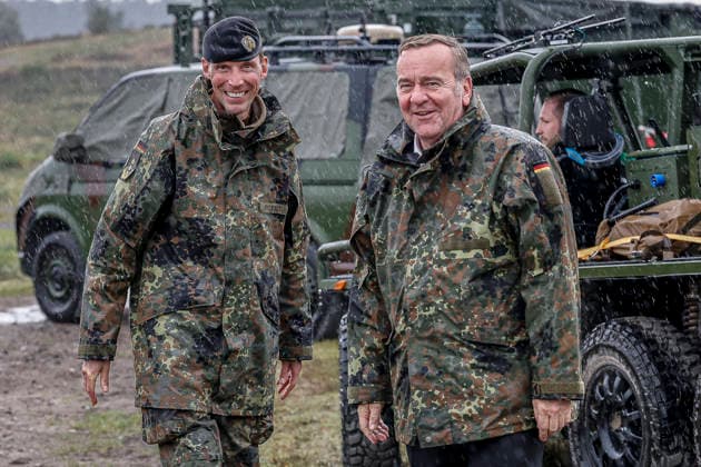 Innovations are being put to the test by the German Army. Prototypes are presented to the Federal Minister of Defense amid steady rain. Welcome remarks by Boris Pistorius, Federal Minister of Defense; Lieutenant General Dr. Christian Freuding, Inspector General of the Army; Bergen Military Training Area, Lower Saxony Firing Range, Celle District, Germany