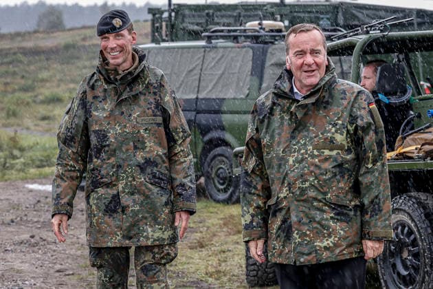 Innovations are being put to the test by the German Army. Prototypes are presented to the Federal Minister of Defense amid steady rain. Welcome remarks by Boris Pistorius, Federal Minister of Defense; Lieutenant General Dr. Christian Freuding, Inspector General of the Army; Bergen Military Training Area, Lower Saxony Firing Range, Celle District, Germany
