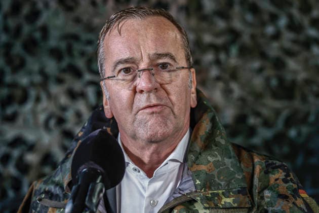 Innovations are being put to the test by the German Army; demonstrators are presented to the Federal Minister of Defense amid steady rain. Press statements by Boris Pistorius, Federal Minister of Defense; Bergen Military Training Area, Lower Saxony Firing Range, Celle District, Germany