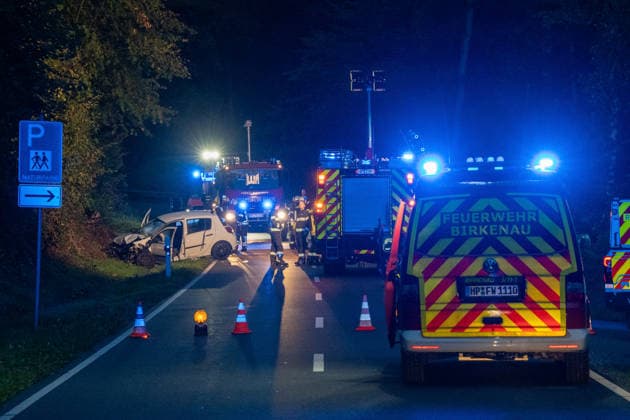 Two Cars Collide Head-On; Both Drivers Seriously Injured On October 1, 2026, at approximately 6:30 p.m., two cars collided head-on on the L3408 between Löhrbach and Birkenau. Both drivers were seriously injured and, after receiving initial medical treatment, were taken to a hospital. A