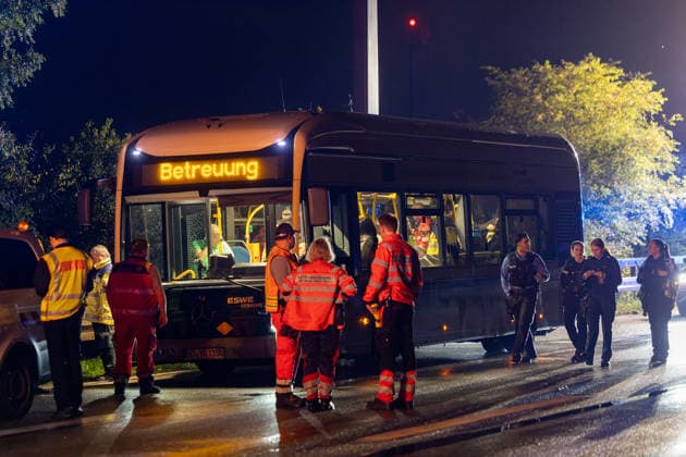 Cyclist Struck by Car on Highway and Fatally Injured; 14 Vehicles Involved On the night of October 2, 2026, a fatal accident occurred on the A 66 between Wallau and the Wiesbaden Interchange. A cyclist was stru