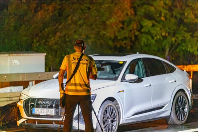 Cyclist Struck by Car on Highway and Fatally Injured; 14 Vehicles Involved On the night of October 2, 2026, a fatal accident occurred on the A 66 between Wallau and the Wiesbaden Interchange. A cyclist was stru