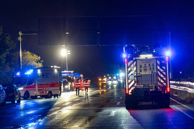 Cyclist Struck by Car on Highway and Fatally Injured; 14 Vehicles Involved On the night of October 2, 2026, a fatal accident occurred on the A 66 between Wallau and the Wiesbaden Interchange. A cyclist was stru