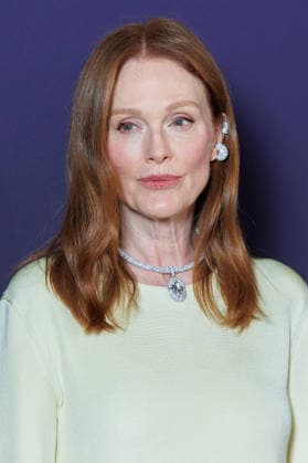 Messika Spring Summer 2027 Fashion Show During Paris Fashion Week: Celebrity Arrivals—Julianne Moore, 460109, October 1, 2026, Paris, France  Copyright: xSebastienxFremontx xStarfacex STAR_460109_139