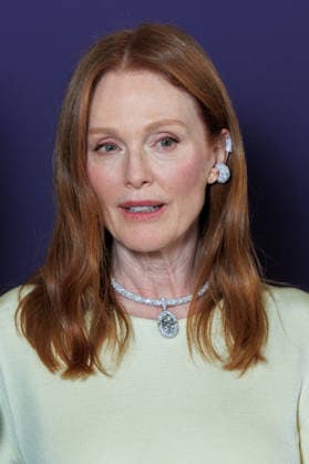 Messika Spring Summer 2027 Fashion Show During Paris Fashion Week: Celebrity Arrivals—Julianne Moore, 460109, October 1, 2026, Paris, France  Copyright: xSebastienxFremontx xStarfacex STAR_460109_147