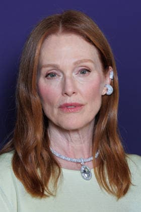 Messika Spring Summer 2027 Fashion Show During Paris Fashion Week: Celebrity Arrivals—Julianne Moore, 460109, October 1, 2026, Paris, France  Copyright: xSebastienxFremontx xStarfacex STAR_460109_151