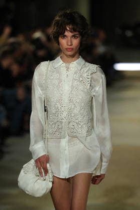 PFW - Isabel Marant Runway A model walks the runway during the Balmain Womenswear Spring Summer 2027 show as part of Paris Fashion Week on September 30, 2026 in Paris, France. Photo by Alain-Gil Gonzalez ABACAPRESS.COM Paris France  Copyright: xGonzalezxAlain-Gil ABACAx
