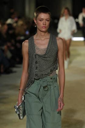 PFW - Isabel Marant Runway A model walks the runway during the Balmain Womenswear Spring Summer 2027 show as part of Paris Fashion Week on September 30, 2026 in Paris, France. Photo by Alain-Gil Gonzalez ABACAPRESS.COM Paris France  Copyright: xGonzalezxAlain-Gil ABACAx