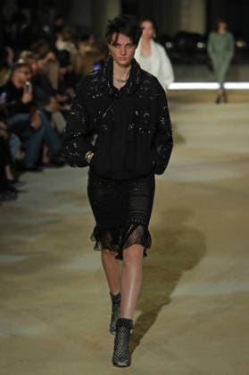 PFW - Isabel Marant Runway A model walks the runway during the Balmain Womenswear Spring Summer 2027 show as part of Paris Fashion Week on September 30, 2026 in Paris, France. Photo by Alain-Gil Gonzalez ABACAPRESS.COM Paris France  Copyright: xGonzalezxAlain-Gil ABACAx