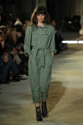 PFW - Isabel Marant Runway A model walks the runway during the Balmain Womenswear Spring Summer 2027 show as part of Paris Fashion Week on September 30, 2026 in Paris, France. Photo by Alain-Gil Gonzalez ABACAPRESS.COM Paris France  Copyright: xGonzalezxAlain-Gil ABACAx