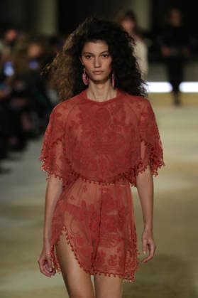 PFW - Isabel Marant Runway A model walks the runway during the Balmain Womenswear Spring Summer 2027 show as part of Paris Fashion Week on September 30, 2026 in Paris, France. Photo by Alain-Gil Gonzalez ABACAPRESS.COM Paris France  Copyright: xGonzalezxAlain-Gil ABACAx