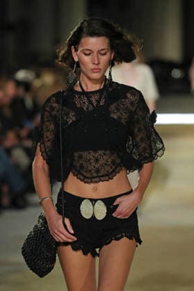 PFW - Isabel Marant Runway A model walks the runway during the Balmain Womenswear Spring Summer 2027 show as part of Paris Fashion Week on September 30, 2026 in Paris, France. Photo by Alain-Gil Gonzalez ABACAPRESS.COM Paris France  Copyright: xGonzalezxAlain-Gil ABACAx
