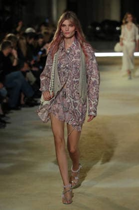 PFW - Isabel Marant Runway A model walks the runway during the Balmain Womenswear Spring Summer 2027 show as part of Paris Fashion Week on September 30, 2026 in Paris, France. Photo by Alain-Gil Gonzalez ABACAPRESS.COM Paris France  Copyright: xGonzalezxAlain-Gil ABACAx