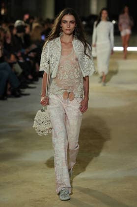 PFW - Isabel Marant Runway A model walks the runway during the Balmain Womenswear Spring Summer 2027 show as part of Paris Fashion Week on September 30, 2026 in Paris, France. Photo by Alain-Gil Gonzalez ABACAPRESS.COM Paris France  Copyright: xGonzalezxAlain-Gil ABACAx