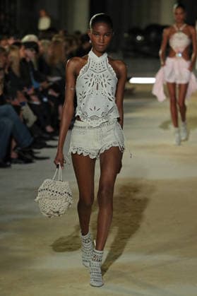 PFW - Isabel Marant Runway A model walks the runway during the Balmain Womenswear Spring Summer 2027 show as part of Paris Fashion Week on September 30, 2026 in Paris, France. Photo by Alain-Gil Gonzalez ABACAPRESS.COM Paris France  Copyright: xGonzalezxAlain-Gil ABACAx