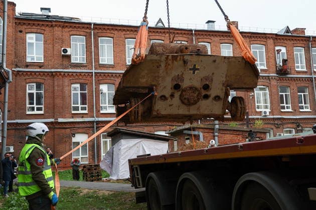 RUSSIA, KAZAN - OCTOBER 2, 2026: A crane lifts a WWII-era Panzerkampfwagen V Panther tank discovered in the course of construction works and excavated from the courtyard of Kazan National Research Technological University. The tank served as a detonation pit for testing explosive substances and pyrotechnic compounds in post-war years. Yegor Aleyev TASS  98658381