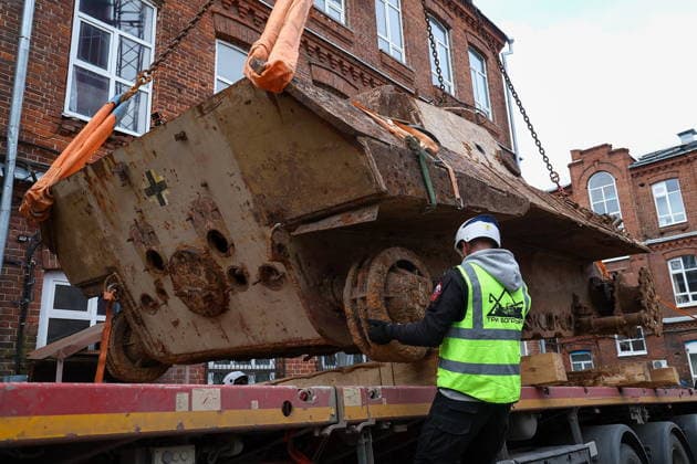 RUSSIA, KAZAN - OCTOBER 2, 2026: A crane lifts a WWII-era Panzerkampfwagen V Panther tank discovered in the course of construction works and excavated from the courtyard of Kazan National Research Technological University. The tank served as a detonation pit for testing explosive substances and pyrotechnic compounds in post-war years. Yegor Aleyev TASS  98658393