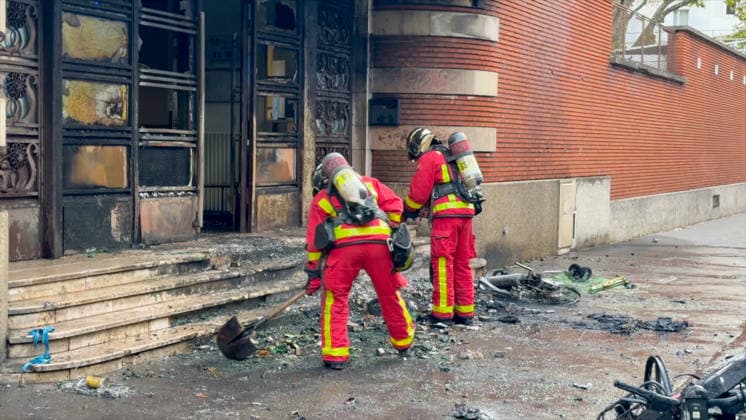 School Facade Burned During Student Blockade - Paris Videograbs - Firefighters work at the scene following an early morning blaze that damaged the facade of Gaston-Bachelard High School in the 13th arrondissement. The incident occurred as nationwide student blockades forced the closure of more than 400 high schools amid mounting political and security tensions. Paris, France, October 2, 2026. Photo by CLPRESS ABACAPRESS.COM Paris Ile-de-France France  Copyright: xCLPRESS ABACAx