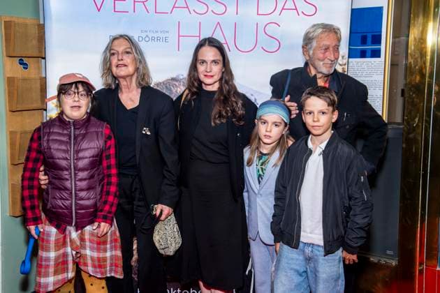 ABB FRAUWINKLER Nelle Winkler, Angela Winkler, Stella Denis Winkler, Pelle Bo Winkler, Wigand Witting, and Matti Winler on the red carpet at the special screening of the feature film *Frau Winkler verlässt das Haus* at the Cinema Paris in Berlin on October 1, 2026, Berlin, Germany