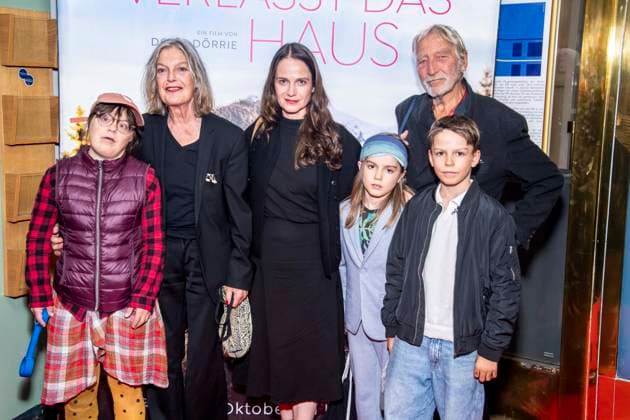 ABB FRAUWINKLER Nelle Winkler, Angela Winkler, Stella Denis Winkler, Pelle Bo Winkler, Wigand Witting, and Matti Winler on the red carpet at the special screening of the feature film *Frau Winkler verlässt das Haus* at the Cinema Paris in Berlin on October 1, 2026, Berlin, Germany