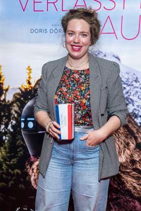 ABB FRAUWINKLER Julia Jendrossek on the red carpet at the special screening of the feature film *Frau Winkler verlässt das Haus* at the Cinema Paris in Berlin, October 1, 2026, Berlin, Germany