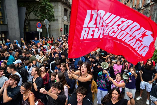 October 2, 2026, Madrid, Madrid, SPAIN: Tenants and housing activists gather outside the Congress of Deputies in Madrid during a demonstration called by the Sindicato de Inquilinas e Inquilinos de Madrid. The protest takes place on the Spanish Parliament votes on two Royal Decree-Laws on housing: one concerning measures to protect the social function of housing and increase affordable housing supply, and another aimed at strengthening the stability of habitual rental contracts. The demonstration was organized to pressure lawmakers during the vote. Junts had announced its opposition to the measures, while PP and Vox were also expected to vote against them. Madrid SPAIN  - ZUMAz108 20261002_znp_z108_004 Copyright: xRichardxZubelzux