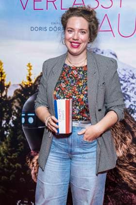 ABB FRAUWINKLER Julia Jendrossek on the red carpet at the special screening of the feature film *Frau Winkler verlässt das Haus* at the Cinema Paris in Berlin on October 1, 2026, Berlin, Germany