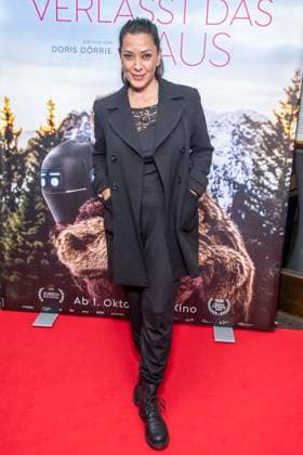ABB FRAUWINKLER s Jasmin Shakeri on the red carpet at the special screening of the feature film *Frau Winkler Leaves the House* at the Cinema Paris in Berlin on October 1, 2026, Berlin, Germany