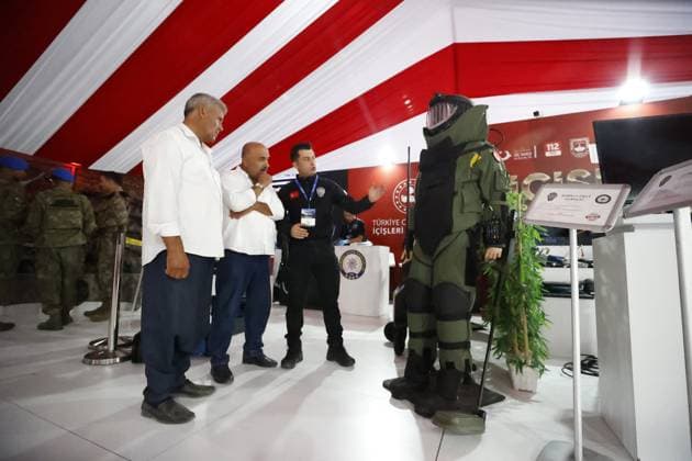 Domestically developed bomb disposal suit presented at TEKNOFEST Southeast in Sanliurfa SANLIURFA, TURKIYE - OCTOBER 02: A domestic bomb disposal protective suit, engineered by Turkish defense technicians to enhance operational safety for General Directorate of Security bomb disposal personnel, is displayed during the TEKNOFEST aviation, space, and technology festival at Sanliurfa GAP Airport in Sanliurfa, Turkiye, on October 02, 2026. Okan Coskun Anadolu Sanliurfa Turkey. Editorial use only. Please get in touch for any other usage.  Copyright: x2026xAnadoluxOkanxCoskunx