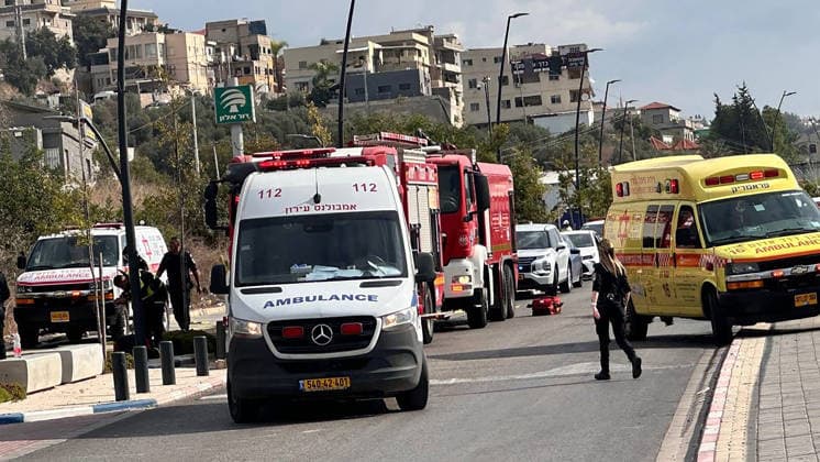 News Bilder des Tages Small plane crashes in Israel: 1 dead, 1 injured HAIFA, ISRAEL - OCTOBER 02: Health teams deployed to the scene after one person died and another seriously injured when a small plane crashed near Route 65, close to the city of Haifa in northern Israel on October 02, 2026. Stringer Anadolu Haifa Israel. Editorial use only. Please get in touch for any other usage.  Copyright: x2026xAnadoluxStringerx
