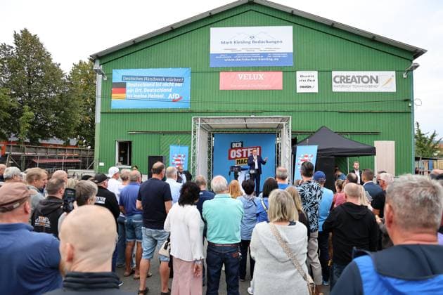 Enjoying a Bratwurst with Haseloff and Chrupalla, October 1, 2026, Doellstaedt, AfD event at Kiesling Roofing; enjoying a bratwurst with State Parliament Representative Daniel Haseloff (AfD) and AfD Federal Spokesperson Tino Chrupalla. Pictured: Tino
