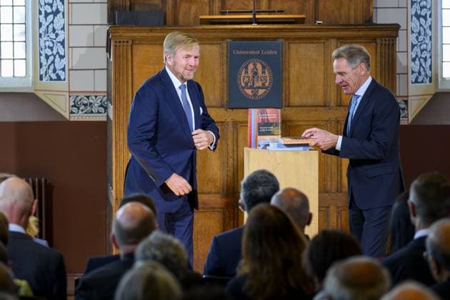 Leiden, The Netherlands, 2026-10-02 11:59:27 LEIDEN, 02-10-2026, Leiden University. King Willem Alexander receives the results of the independent research into the role of the House of Orange-Nassau in the colonial history of the Netherlands in the Academy Building of Leiden University. Principal investigator Prof. Dr. Gert Oostindie presents the King with the five books on which approximately sixty researchers have worked over the past few years, including the comprehensive popular book *Oranje en de KoloniÃ«n, 1600-2025. De kolonie geschiedenis van het Huis Oranje-Nassau*. PHOTO: NLBeeld Patrick van Emst Credit: NL Beeld Patrick van Emst  Copyright: xx x
