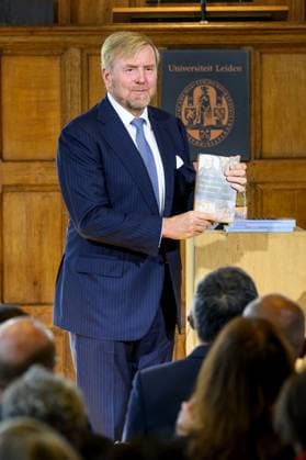 Leiden, The Netherlands, 2026-10-02 11:59:32 LEIDEN, 02-10-2026, Leiden University. King Willem Alexander receives the results of the independent research into the role of the House of Orange-Nassau in the colonial history of the Netherlands in the Academy Building of Leiden University. Principal investigator Prof. Dr. Gert Oostindie presents the King with the five books on which approximately sixty researchers have worked over the past few years, including the comprehensive popular book *Oranje en de KoloniÃ«n, 1600-2025. De kolonie geschiedenis van het Huis Oranje-Nassau*. PHOTO: NLBeeld Patrick van Emst Credit: NL Beeld Patrick van Emst  Copyright: xx x