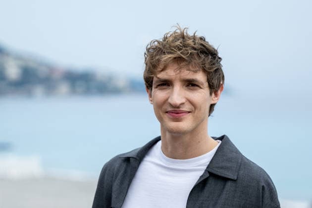 8th Cinéroman Festival - En Haut De La Pile Photocall Aliochia Schneider attends the photocallt for Louis-Julien Petit s film En haut de la pile at the Cineroman festival, dedicated exclusively to films adapted from literary work, in Negresco Beach in Nice, France, on October 1, 2026. Photo by Laurent Coust ABACAPRESS.COM Nice Provence-Alpes-Cote d Azur France  Copyright: xCoustxLaurent ABACAx