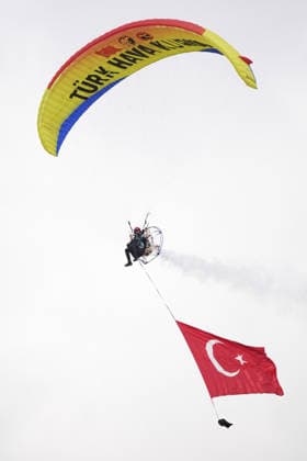 TEKNOFEST Southeast in Turkiye s Sanliurfa SANLIURFA, TURKIYE - OCTOBER 02: Gendarmerie paramotor troops perform demonstration flight at the TEKNOFEST Southeast, world s largest aviation, space, and technology festival continues at the Sanliurfa GAP Airport for its 15th edition in Sanliurfa, Turkiye on October 02, 2026. Bunyamin Celik Anadolu Sanliurfa Turkey. Editorial use only. Please get in touch for any other usage.  Copyright: x2026xAnadoluxBunyaminxCelikx