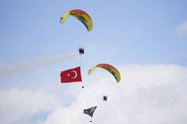 TEKNOFEST Southeast in Turkiye s Sanliurfa SANLIURFA, TURKIYE - OCTOBER 02: Gendarmerie paramotor troops perform demonstration flight at the TEKNOFEST Southeast, world s largest aviation, space, and technology festival continues at the Sanliurfa GAP Airport for its 15th edition in Sanliurfa, Turkiye on October 02, 2026. Bunyamin Celik Anadolu Sanliurfa Turkey. Editorial use only. Please get in touch for any other usage.  Copyright: x2026xAnadoluxBunyaminxCelikx