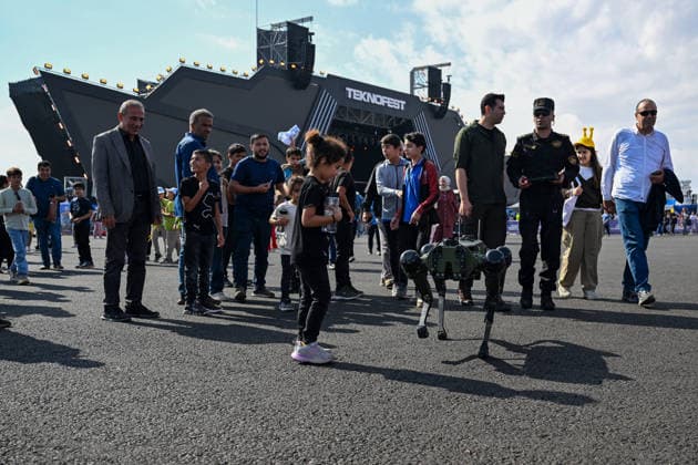 TEKNOFEST Southeast in Turkiye s Sanliurfa SANLIURFA, TURKIYE - OCTOBER 02: TEKNOFEST Southeast, world s largest aviation, space, and technology festival welcomes its visitors on the third day at the Sanliurfa GAP Airport for its 15th edition in Sanliurfa, Turkiye on October 02, 2026. Ozkan Bilgin Anadolu Sanliurfa Turkey. Editorial use only. Please get in touch for any other usage.  Copyright: x2026xAnadoluxOzkanxBilginx
