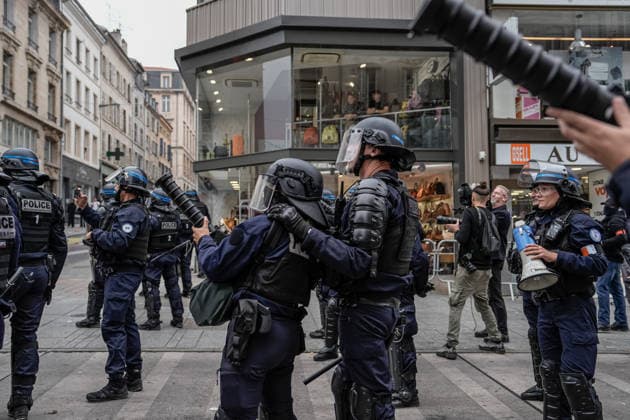 Students clash with police during high-school mobilization in Nancy NANCY, FRANCE - OCTOBER 2: Students gather around several schools and clash with police forces as a nationwide high-school mobilization continues over school conditions and demands for greater education resources in Nancy, France on October 2, 2026. Police deploy security units around several locations as demonstrations and blockades continue. Muhammed Said Tako Anadolu Nancy France. Editorial use only. Please get in touch for any other usage.  Copyright: x2026xAnadoluxMuhammedxSaidxTakox