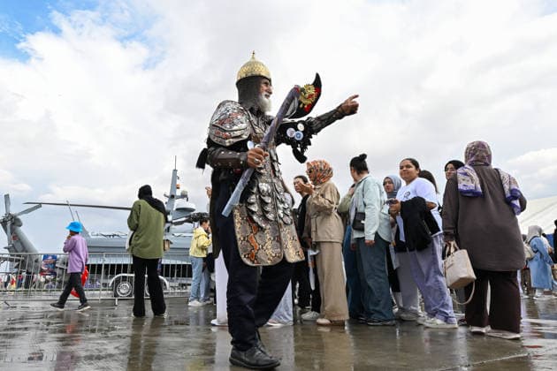 TEKNOFEST Southeast in Turkiye s Sanliurfa SANLIURFA, TURKIYE - OCTOBER 02: 72-year-old Hasan Keskin, wearing a replica warrior costume specially made for him is seen at TEKNOFEST Southeast, world s largest aviation, space, and technology festival continues at the Sanliurfa GAP Airport for its 15th edition in Sanliurfa, Turkiye on October 02, 2026. Adsiz Gunebakan Anadolu Sanliurfa Turkey. Editorial use only. Please get in touch for any other usage.  Copyright: x2026xAnadoluxAdsizxGunebakanx