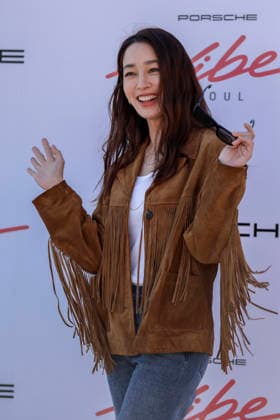 South Korean celebrities attend photo wall event in Seoul South Korean actor Lee Min-jung poses for photos during a photocall for the 2026 Porsche Vibe Seoul Preview at the Mapo Oil Tank Culture Park in Seoul, South Korea, on October 02, 2026. Seoul South Korea  Copyright: xMatrixxImagesx xJungxUi-Chelx
