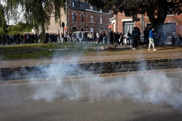 VALENCIENNES HIGH SCHOOL STUDENT PROTEST FRIDAY MORNING PHOTOPQR VOIX DU NORD PIERRE ROUANET 10 02 2026 VALENCIENNES, October 2, 2026 Third day of high school student protests in the Valenciennes area; this Friday morning, high schools were blocked off, anger among high school students. The students gathered in downtown Valenciennes, between the École de l’Escaut and the École du Hainaut. There were scuffles, some slogans and signs, a few bottles and stones thrown, and acts of vandalism, along with police charges and clashes near the Vauban Polyclinic. PHOTO: PIERRE ROUANET, LA VOIX DU NORD. France: Fires have broken out at several schools in France as students protest by blockading educational institutions nationwide over school funding a Copyright: xPHOTOPQR VOIXxDUxNORD MAXPPPxPIERRExROUANETx 20261002VDN1166 20261002VDN1166
