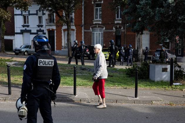 VALENCIENNES HIGH SCHOOL STUDENT PROTEST FRIDAY MORNING PHOTOPQR VOIX DU NORD PIERRE ROUANET 10 02 2026 VALENCIENNES, October 2, 2026 Third day of high school student protests in the Valenciennes area; this Friday morning, high schools were blocked off, anger among high school students. The students gathered in downtown Valenciennes, between the École de l’Escaut and the École du Hainaut. There were scuffles, some slogans and signs, a few bottles and stones thrown, and acts of vandalism, along with police charges and clashes near the Vauban Polyclinic. PHOTO: PIERRE ROUANET, LA VOIX DU NORD. France: Fires have broken out at several schools in France as students protest by blockading educational institutions nationwide over school funding a Copyright: xPHOTOPQR VOIXxDUxNORD MAXPPPxPIERRExROUANETx 20261002VDN1167 20261002VDN1167