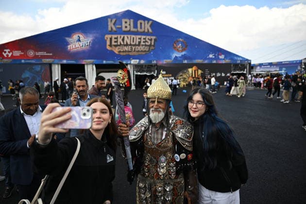 TEKNOFEST Southeast in Turkiye s Sanliurfa SANLIURFA, TURKIYE - OCTOBER 02: TEKNOFEST Southeast, world s largest aviation, space, and technology festival welcomes its visitors on the third day at the Sanliurfa GAP Airport for its 15th edition in Sanliurfa, Turkiye on October 02, 2026. Harun Ozalp Anadolu Sanliurfa Turkey. Editorial use only. Please get in touch for any other usage.  Copyright: x2026xAnadoluxHarunxOzalpx