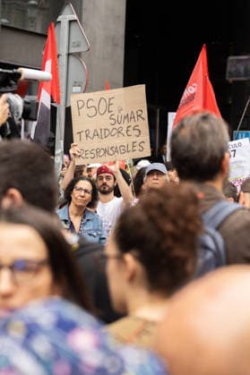 October 2, 2026, Madrid, Madrid, SPAIN: Thousands of people from Madrid gather in front of the Congress of Deputies while the decrees on the protection of the right to housing and against real estate speculation are debated. The right-wing parties (PP, VOX, JUNTS) promise to overthrow the initiatives that were negotiated with the Tenants Union that maintains a camp of 1,200 stores in Puerta del Sol. Madrid SPAIN  - ZUMAl221 20261002_zip_l221_017 Copyright: xIgnacioxLopezxIsasmendix