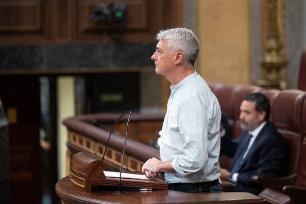 Congress Votes on Housing Decrees EH Bildu’s deputy spokesperson in Congress, Oskar Matute, speaks during a plenary session in the Congress of Deputies on October 2, 2026, in Madrid, Spain. Congress is voting today on whether to ratify or repeal the two Royal Decrees on housing issued by the government this week in the Official State Gazette (BOE). Specifically, these are Royal Decree-Law 26 2026, dated September 29, which adopts urgent measures to protect the social function of housing and expand the supply of affordable housing, and Royal Decree-Law 27 2026, dated September 29, adopting urgent measures to strengthen the stability of lease agreements for primary residences OCTOBER 2, 2026 Jesús Hellí Madrid Madrid Spain Copyright: xJesusxHellinx 7814989