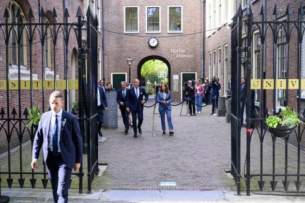 Leiden, The Netherlands, 2026-10-02 12:43:48 LEIDEN, 02-10-2026, Leiden University. King Willem Alexander receives the results of the independent research into the role of the House of Orange-Nassau in the colonial history of the Netherlands in the Academy Building of Leiden University. Principal investigator Prof. Dr. Gert Oostindie presents the King with the five books on which approximately sixty researchers have worked over the past few years, including the comprehensive popular book *Oranje en de KoloniÃ«n, 1600-2025. De kolonie geschiedenis van het Huis Oranje-Nassau*. PHOTO: NLBeeld Patrick van Emst Credit: NL Beeld Patrick van Emst  Copyright: xx x