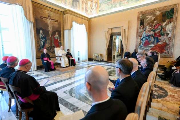 October 2, 2026, CittÃ Del Vaticano: A handout picture, provided by Vatican Media Press Office, shows Pope Leo XIV during a meeting with a group of artists, promoted by the Dicastery for Culture and Education, Vatican City, 2 October 2026. ANSA Vatican Media Press Office handout Simone Risoluti +++ ANSA PROVIDES ACCESS TO THIS HANDOUT PHOTO TO BE USED SOLELY TO ILLUSTRATE NEWS REPORTING OR COMMENTARY ON THE FACTS OR EVENTS DEPICTED IN THIS IMAGE - NO ARCHIVING - NO LICENSING - NPK CittÃ Del Vaticano  - ZUMAa110 20261002_zaf_a110_023 Copyright: xVaticanxMedia SimonexRisolutix