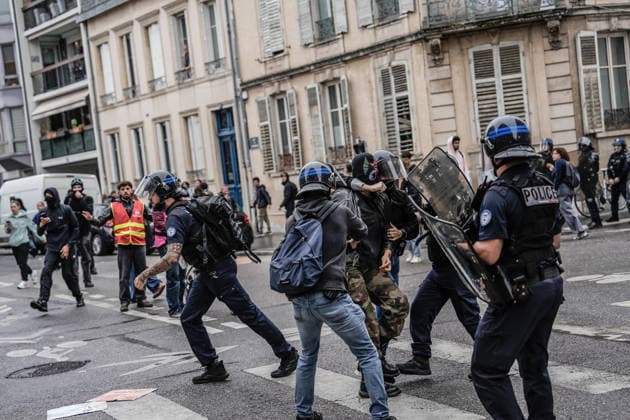Students clash with police during high-school mobilization in Nancy NANCY, FRANCE - OCTOBER 2: Students gather around several schools and clash with police forces as a nationwide high-school mobilization continues over school conditions and demands for greater education resources in Nancy, France on October 2, 2026. Police deploy security units around several locations as demonstrations and blockades continue. Muhammed Said Tako Anadolu Nancy France. Editorial use only. Please get in touch for any other usage.  Copyright: x2026xAnadoluxMuhammedxSaidxTakox