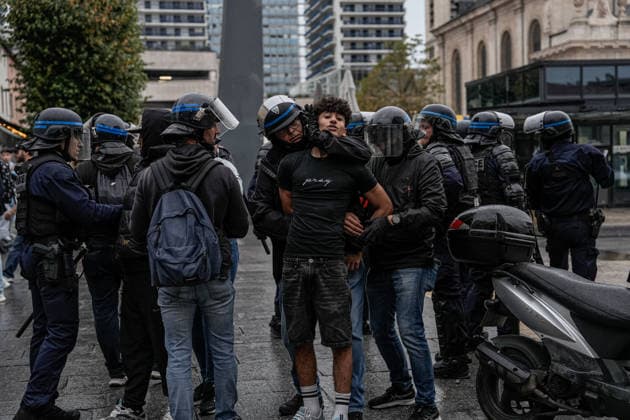 Students clash with police during high-school mobilization in Nancy NANCY, FRANCE - OCTOBER 2: Students gather around several schools and clash with police forces as a nationwide high-school mobilization continues over school conditions and demands for greater education resources in Nancy, France on October 2, 2026. Police deploy security units around several locations as demonstrations and blockades continue. Muhammed Said Tako Anadolu Nancy France. Editorial use only. Please get in touch for any other usage.  Copyright: x2026xAnadoluxMuhammedxSaidxTakox